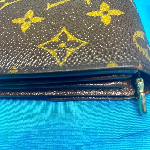 Louis Vuitton Brown and Gold Monogram Clutch Wallet Very Good Condition Unisex - Picture 10 of 16